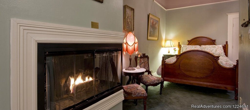 Medium-sized Room 45, Hallway, Fireplace, Bed | Romantic b&b in San Francisco at Inn SF | Image #20/26 | 