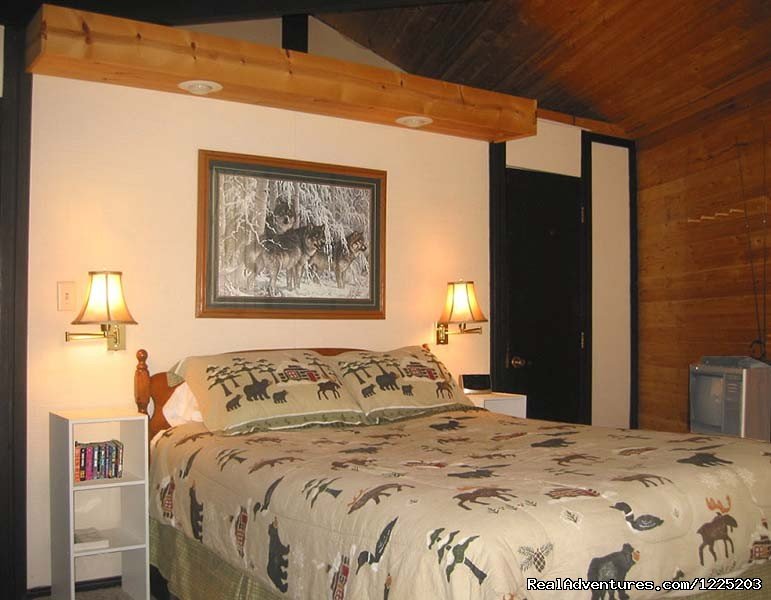 Fox Den, Villa #12, Bedroom | Spirit Mountain Villas - Duluth Four Season Resort | Image #10/11 | 