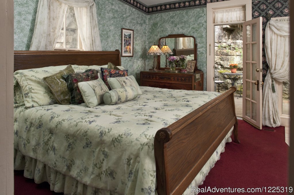 Tennyson's Bedroom | Cliff Cottage B&B Luxury Suites/Historic Cottages | Image #7/23 | 