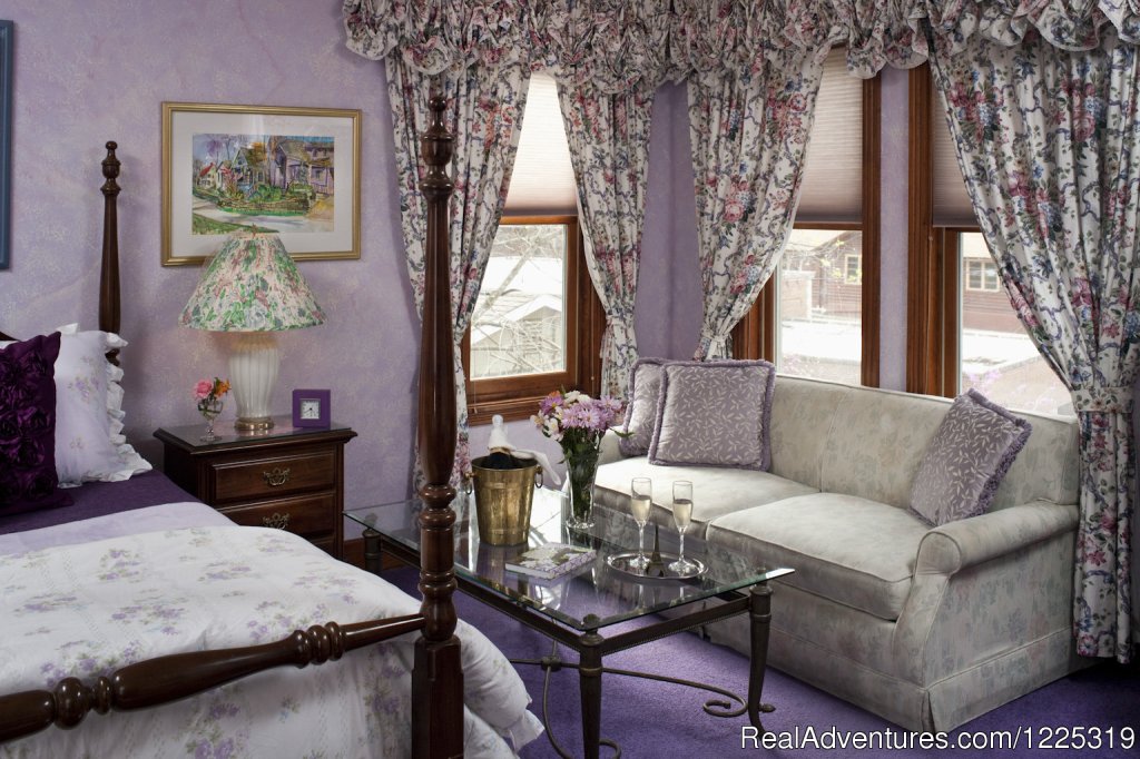 Colette's Mini-Suite in The Place Next Door (livingroom area | Cliff Cottage B&B Luxury Suites/Historic Cottages | Image #13/23 | 