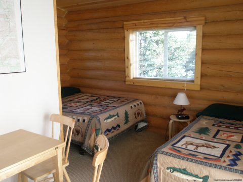 Park's Edge Cabins, Inside the Deluxe Cabin