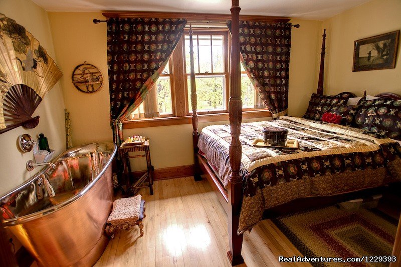 Love at First Site | Romantic Weekend Getaways At The Cobblestone B&B | Image #2/5 | 