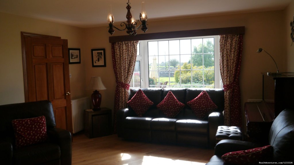 Sittingroom | Ashfield House stay 2 nights for less | Image #6/7 | 