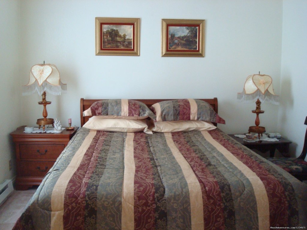 Master Bedroom/victoriana Bedroom | Victorian Retreat In Historic Town:  Mtn View | Image #6/25 | 
