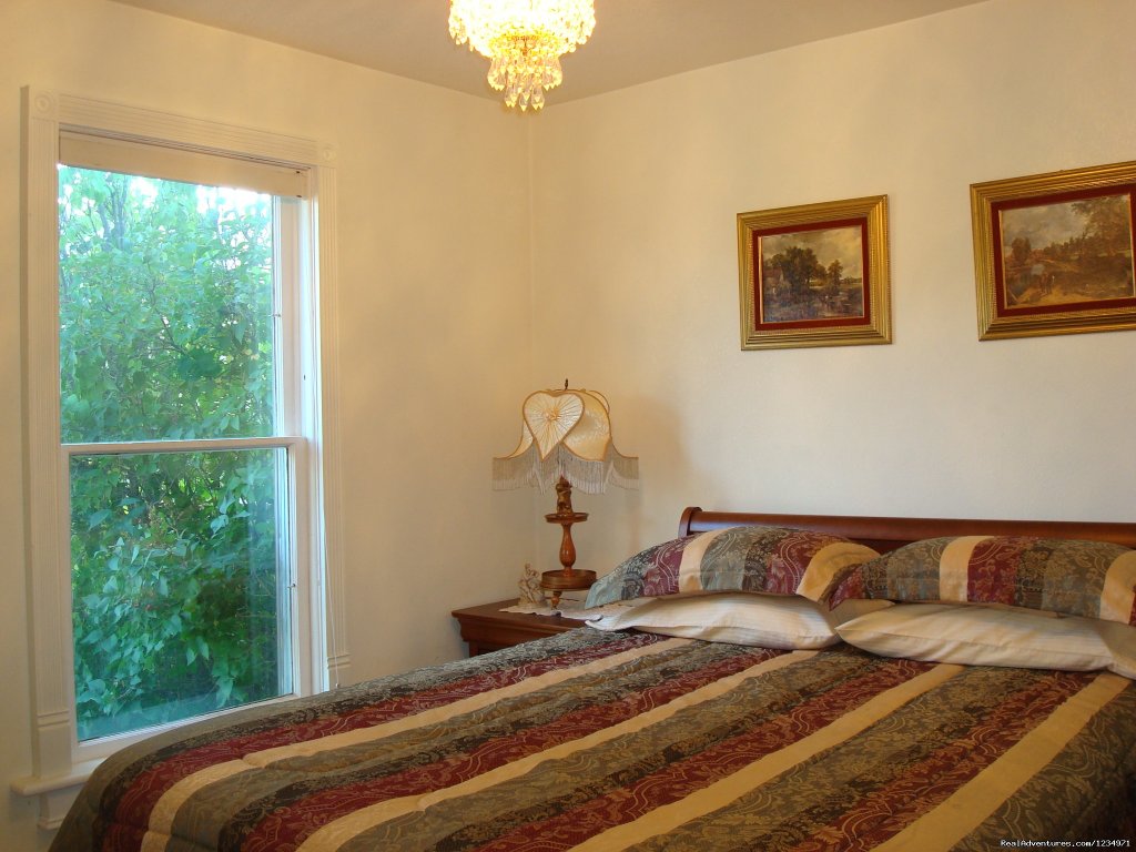 Beautiful Victoriana Bedroom | Victorian Retreat In Historic Town:  Mtn View | Image #5/25 | 