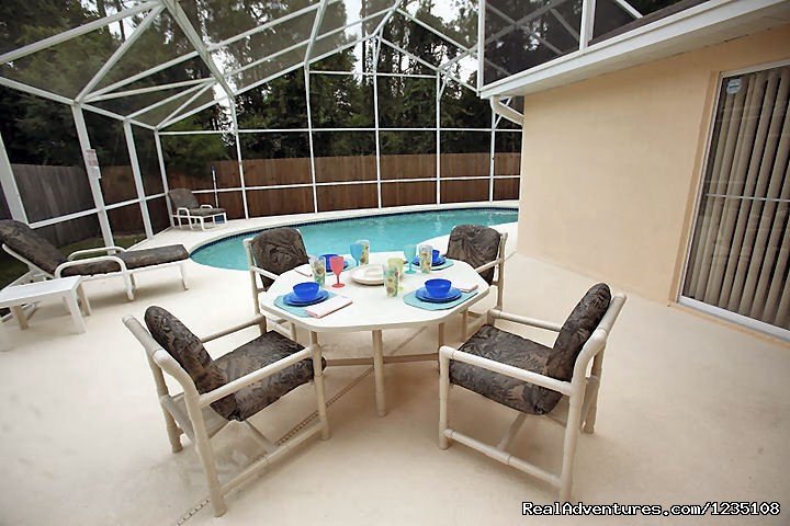 Spacious outdoor eating area | Florida Villa In Kissimmee 3Bed Windward Cay | Image #11/14 | 