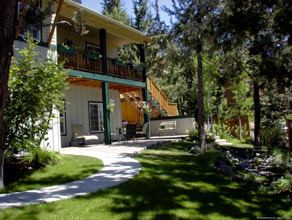 Patio for guests, overlooking small fish pond | Modern B&B close to downtown Bend, Oregon | Image #2/7 | 