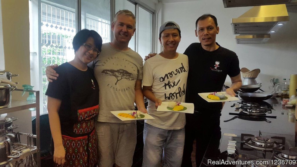 Anyone for Mango with Sticky Rice? | Learn to Cook Thai in Bangkok | Image #4/10 | 