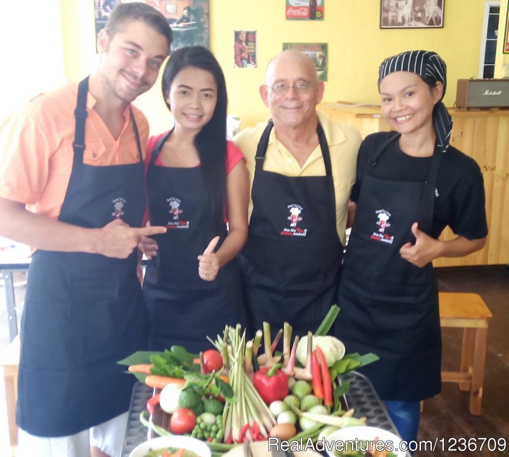 Learning to Cook with Chefs Dao and Ya | Learn to Cook Thai in Bangkok | Image #5/10 | 