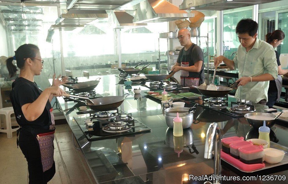 Chef Tahsanee Teaching Two Chef Students | Learn to Cook Thai in Bangkok | Image #8/10 | 