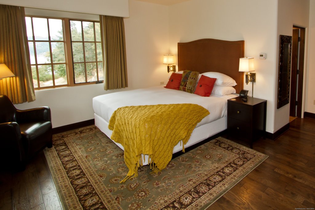 Euro King Suite | Columbia Cliff Villas Hotel | Hood River, Oregon  | Hotels & Resorts | Image #1/4 | 