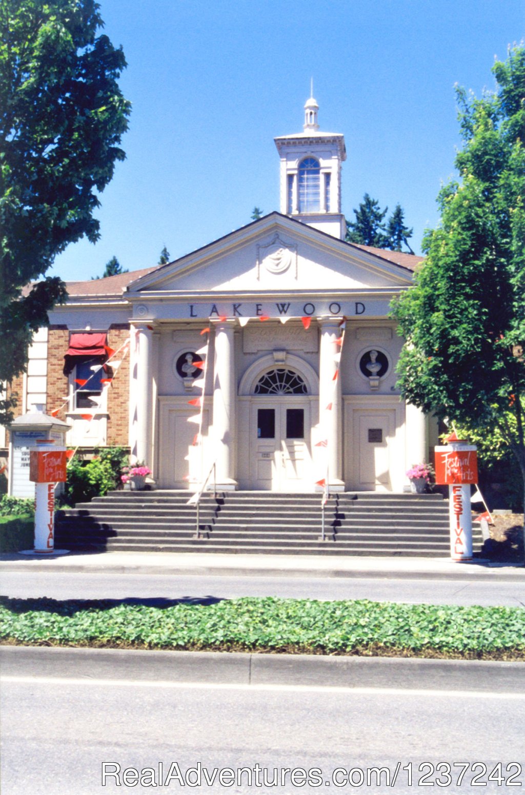 Front of Lakewood on State Street in Lake Oswego | Lakewood Center for the Arts | Image #2/2 | 
