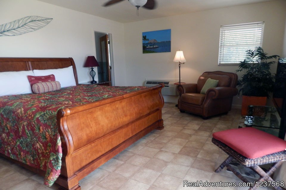 King Room with Waterview | Parmer's Resort | Image #3/8 | 