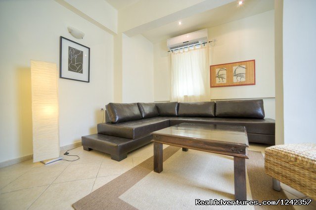 Newly Renovated 2 Bd Apartment | Image #13/14 | 