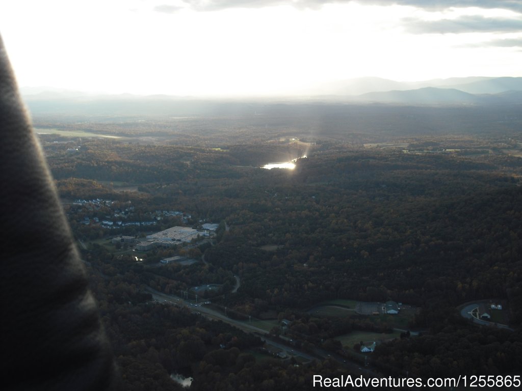 Light reflecting off of the lake | Monticello Country Ballooning | Image #2/11 | 