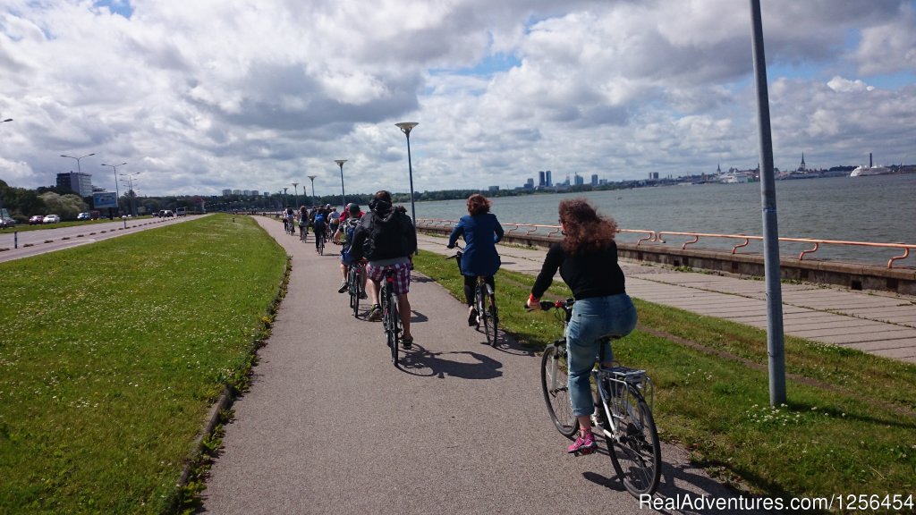 Pirita Seaside Promenade | Welcome To Tallinn Bicycle Tour | Image #3/11 | 