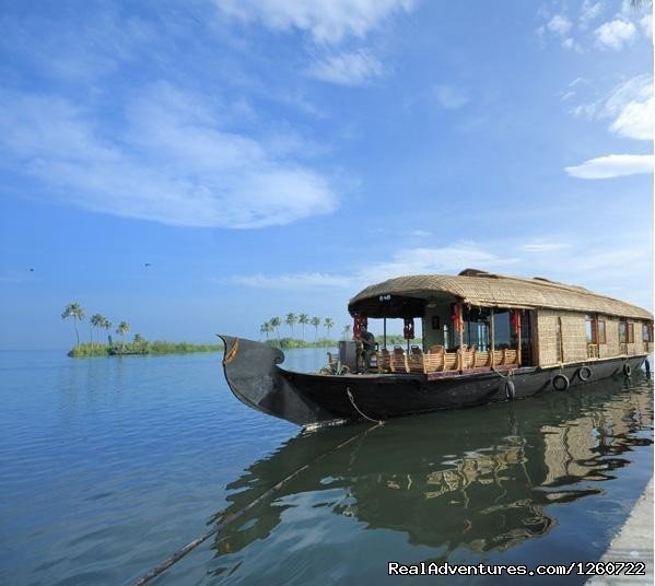 A Biggest houseboat with 4 Bed room  | Kerala Holiday Packages - Best Deal for Kerala | Image #6/6 | 