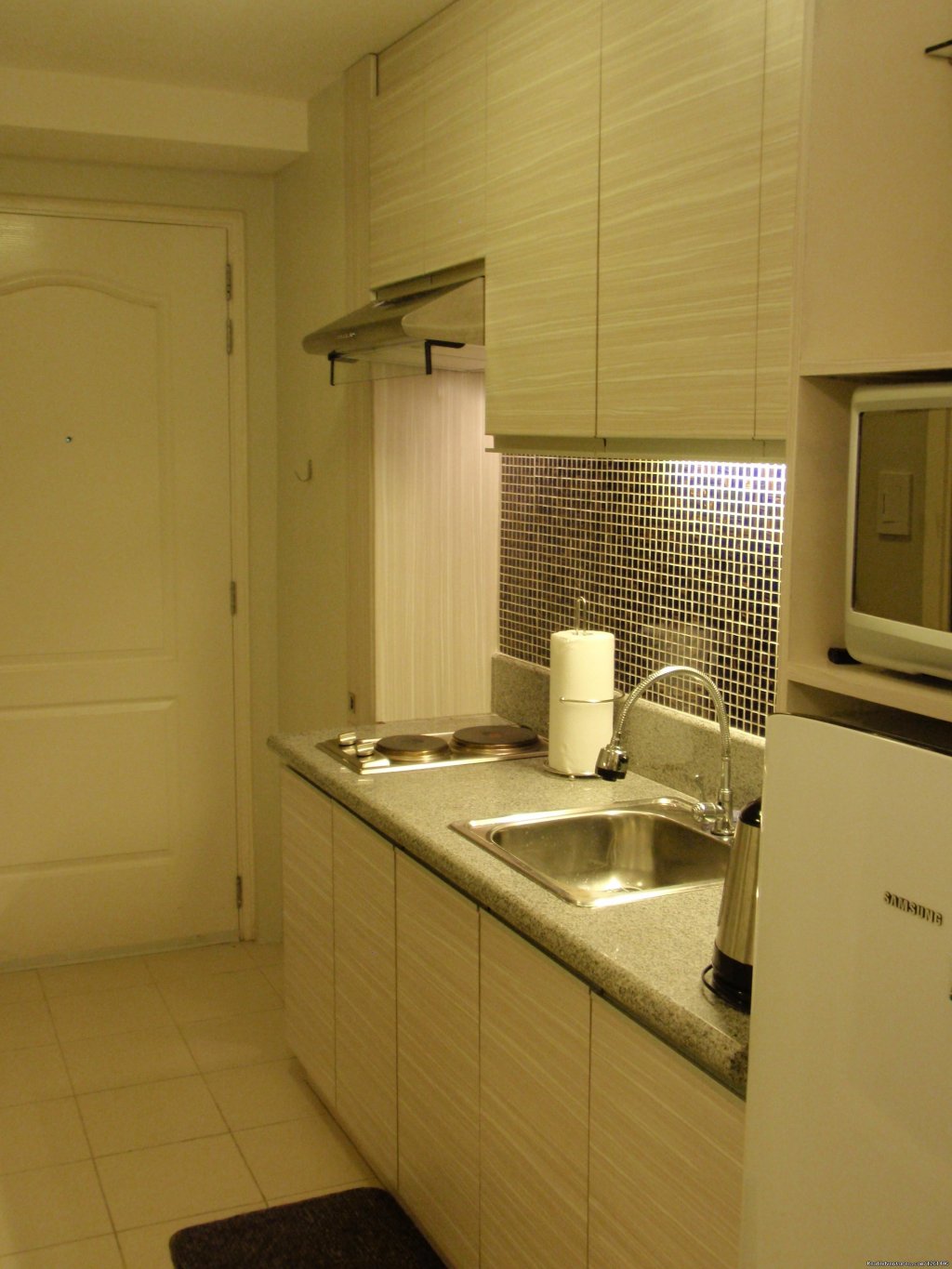 30th Floor Unit Kitchen | Fully Furnished Studio-condo Unit In Manila | Image #20/26 | 