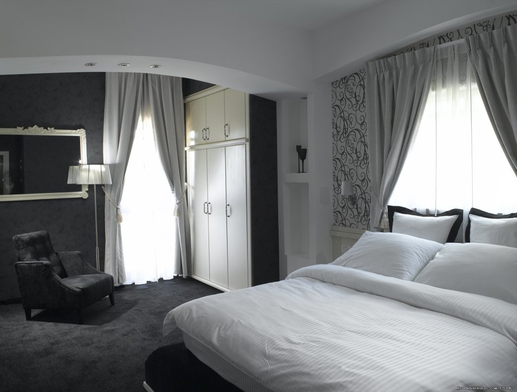 Deluxe Room | Romantic stay at Villa Carmel Hotel | Image #6/8 | 