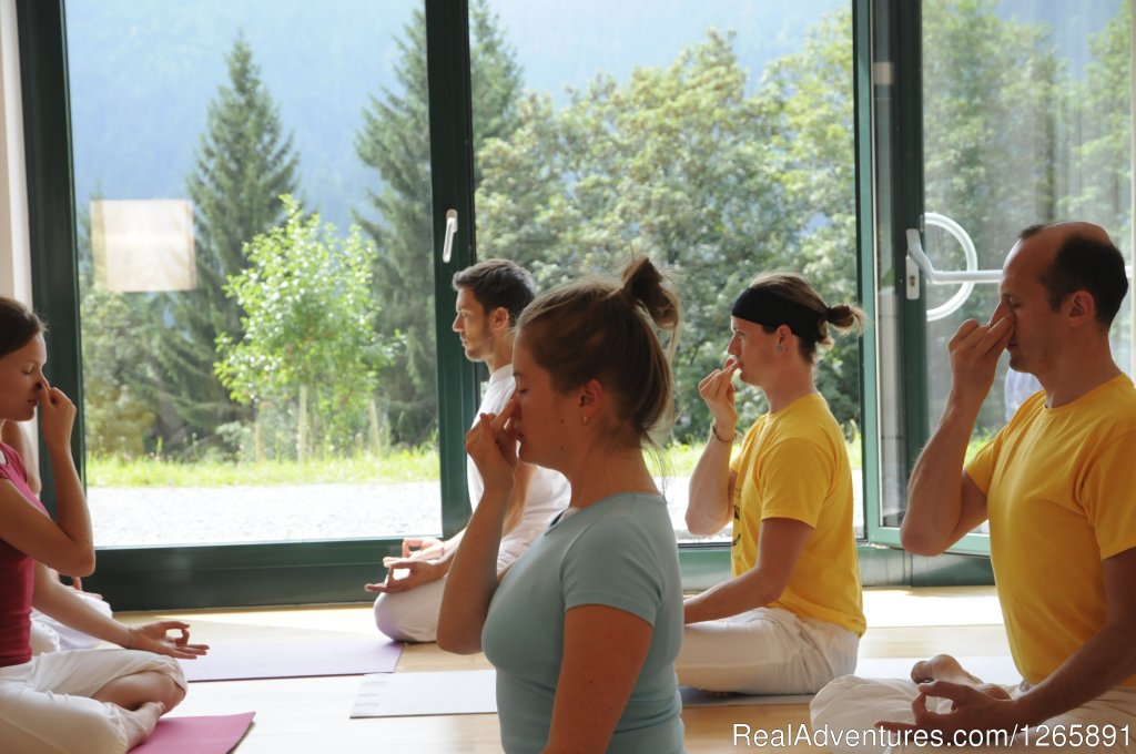 Breathing exercises | Yoga vacations at the Sivananda Yoga Retreat House | Image #8/12 | 