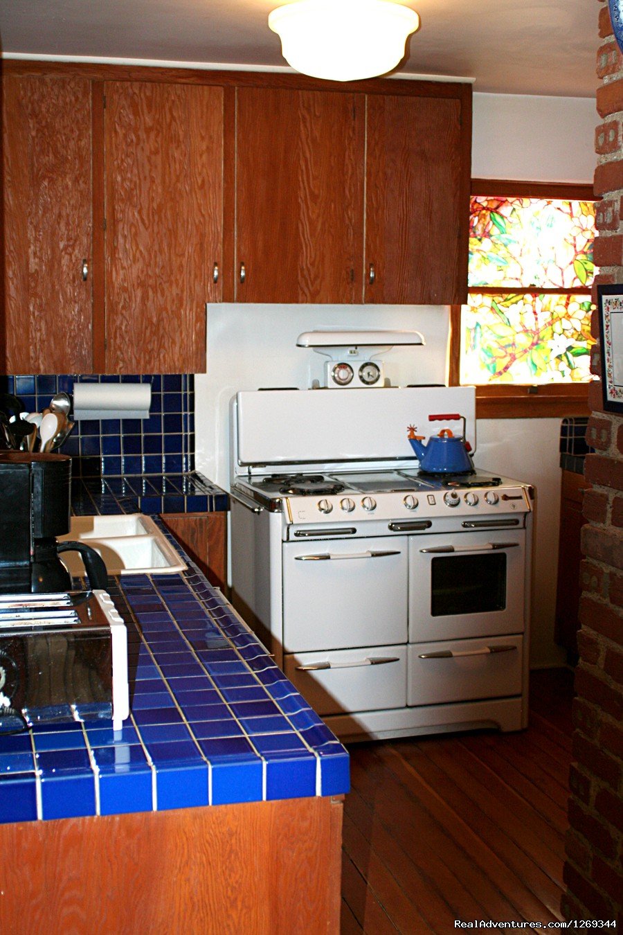 Homestead House Rustic Kitchen | Cathedral Rock Lodge & Retreat Center | Image #12/16 | 