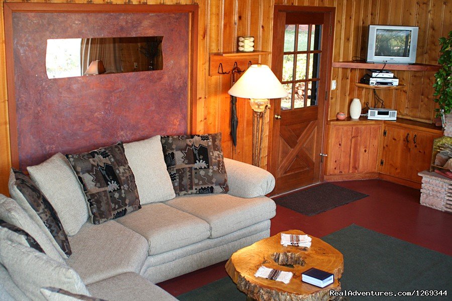 Homestead House Living Room | Cathedral Rock Lodge & Retreat Center | Image #9/16 | 