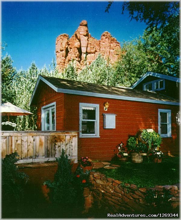 Red Buttes in the neighborhood | Cathedral Rock Lodge & Retreat Center | Image #6/16 | 