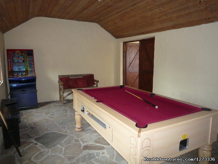 TV and pool table room | Tradional camping with all the comforts | Image #7/15 | 