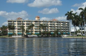 Yacht and Beach Club - Waterfront Condo