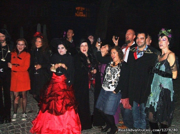 Howling at the moon contest | Awarded Halloween in Transylvania - Short Break | Image #2/10 | 