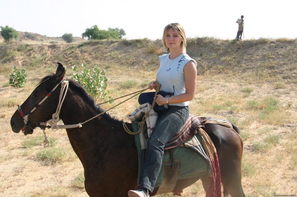 Riding on Semi hills | Royal Horse Safari in India | Image #2/6 | 