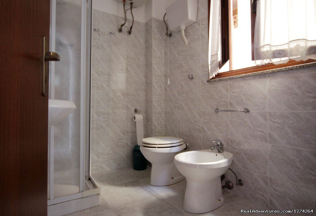 Bathroom | La Serissa Apartment | Image #7/10 | 