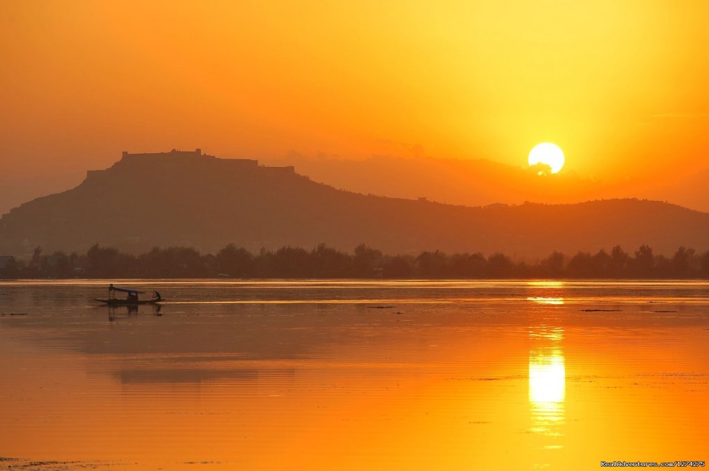 Sunset in Dal Lake Srinagar | KasHmiR ExotiCA - Enjoy The HEAVEN on Earth | Image #4/21 | 