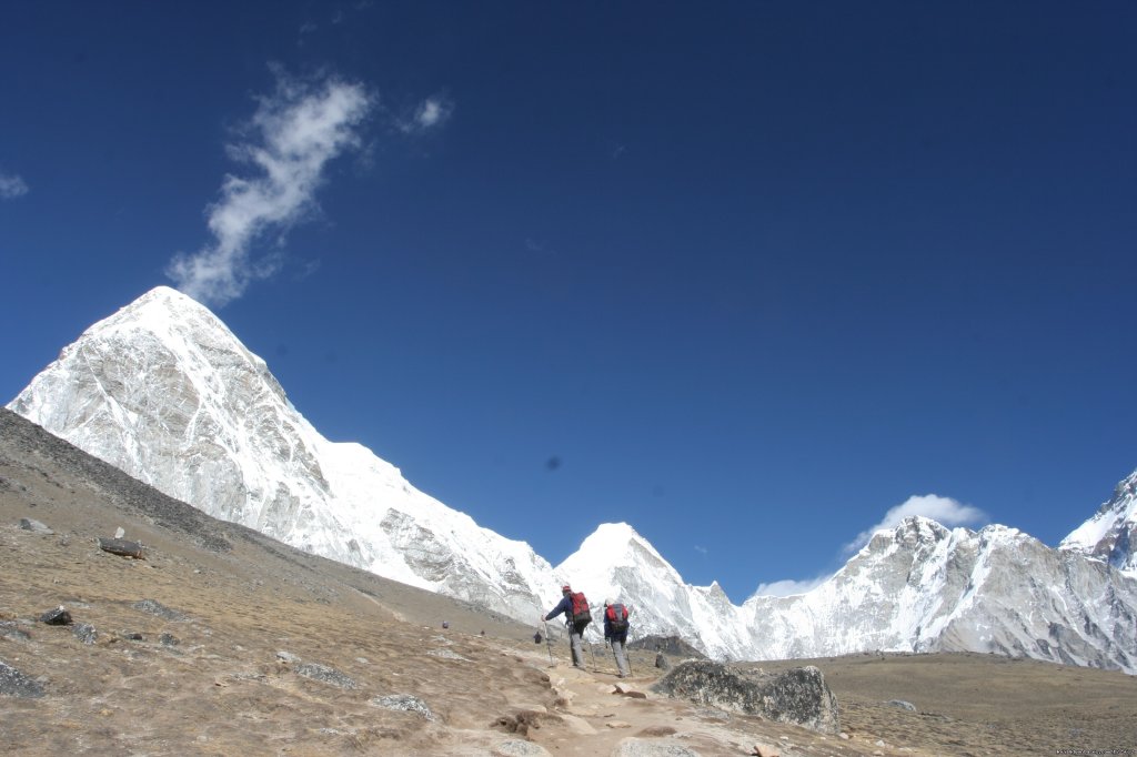 View on the way to Kalapathar | Everest View Trekking | Image #3/15 | 