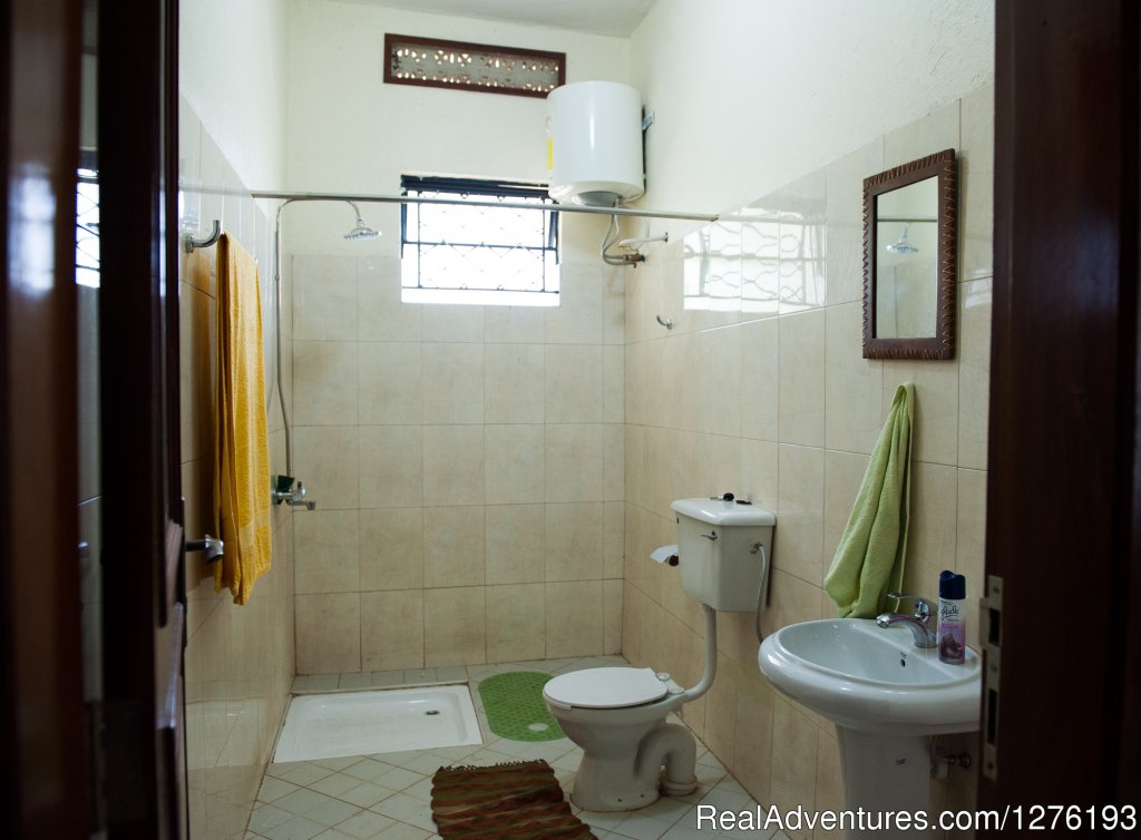 Spaciuos Bathrooms | Vacation Rentals Short And Long Stays | Image #14/25 | 