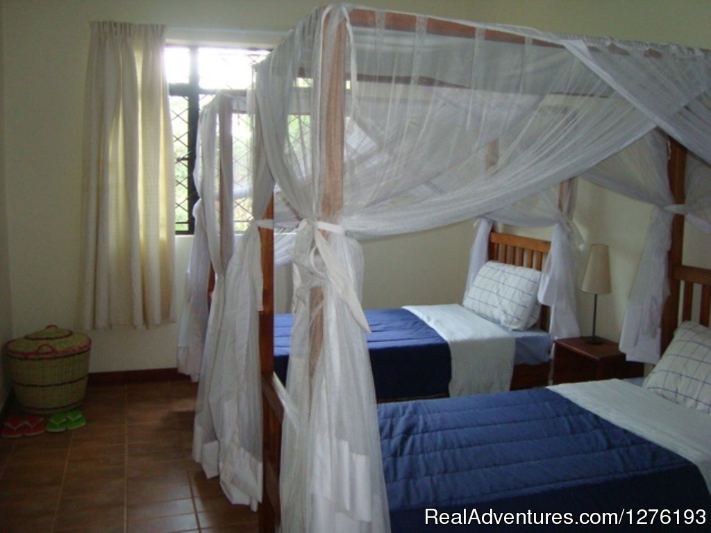 Twin beds in second bedroom apartment 4 | Vacation Rentals Short And Long Stays | Image #11/25 | 