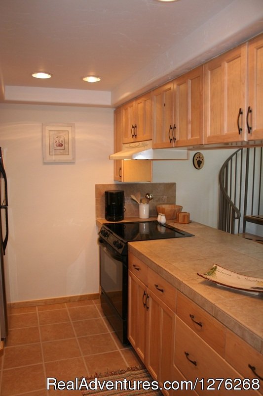 Kitchen | Updated condo in Summit County - Colorado Rockies | Image #7/12 | 