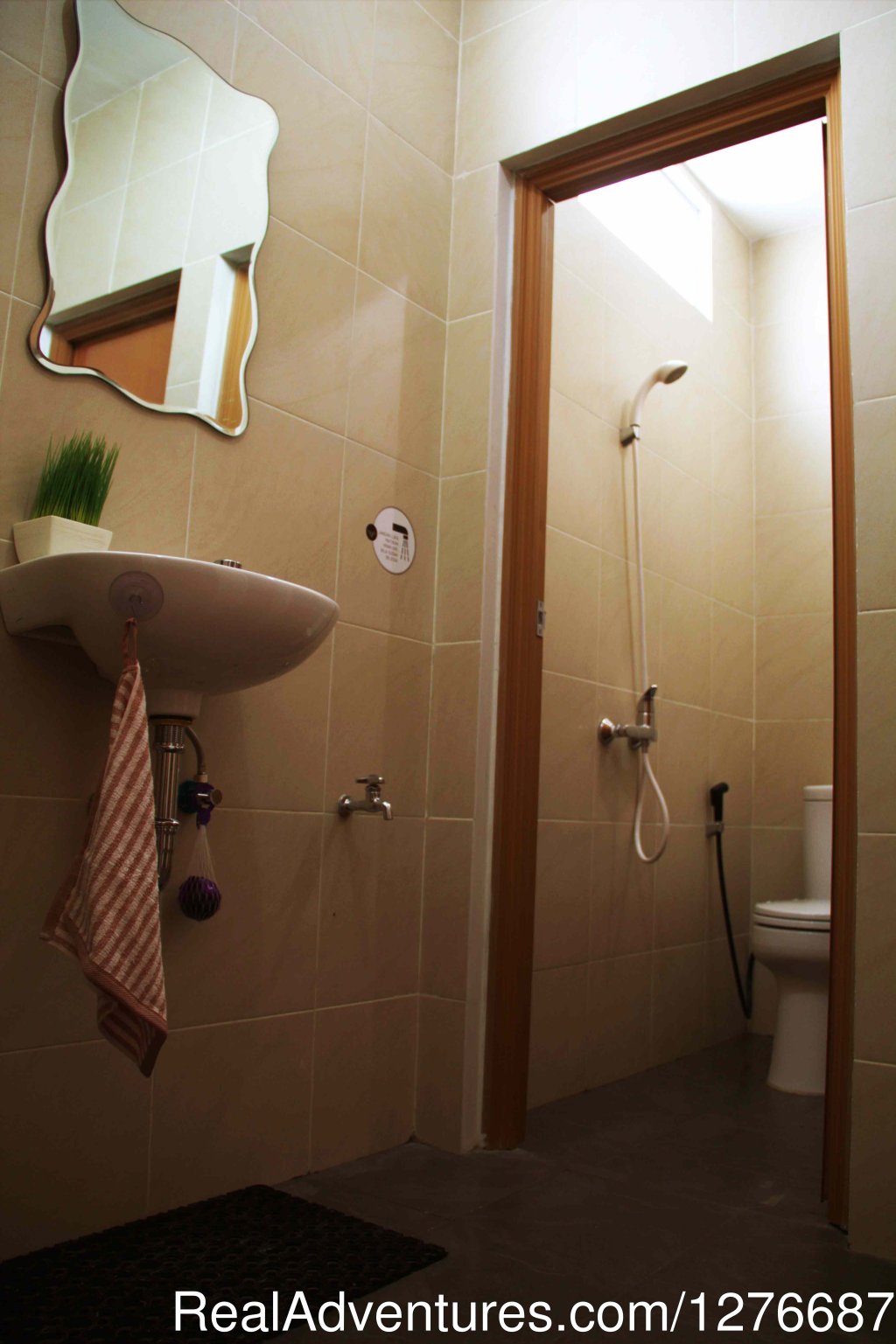 Shared Bathroom | Room for Rent In Central Jakarta | Image #10/17 | 