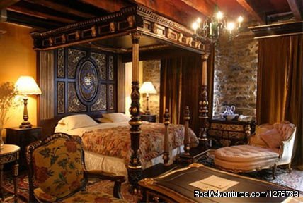 A bedroom of the Hotel Pierre du Calvet | Hotel Pierre du Calvet | Image #2/2 | 