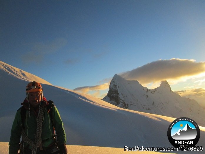 Climbing Mountain Pisco 5752 | Andean Peaks Trekking & Climbing | Image #3/7 | 