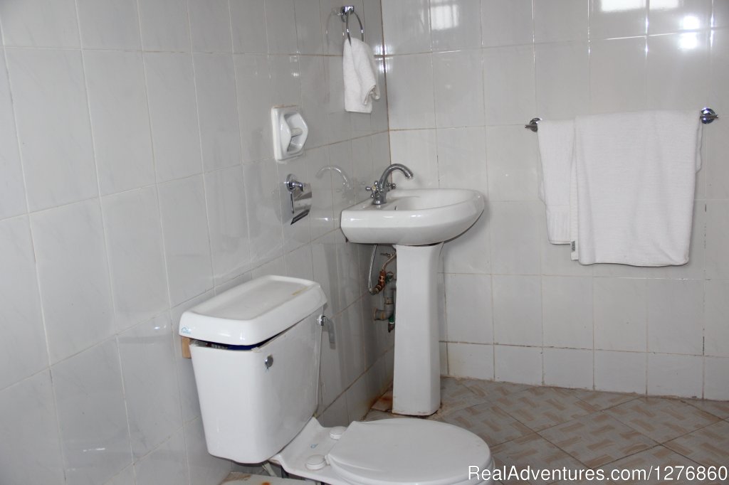 Shower Room | Vacation Rental Apartment and Hotel. Kisumu,Kenya | Image #6/19 | 