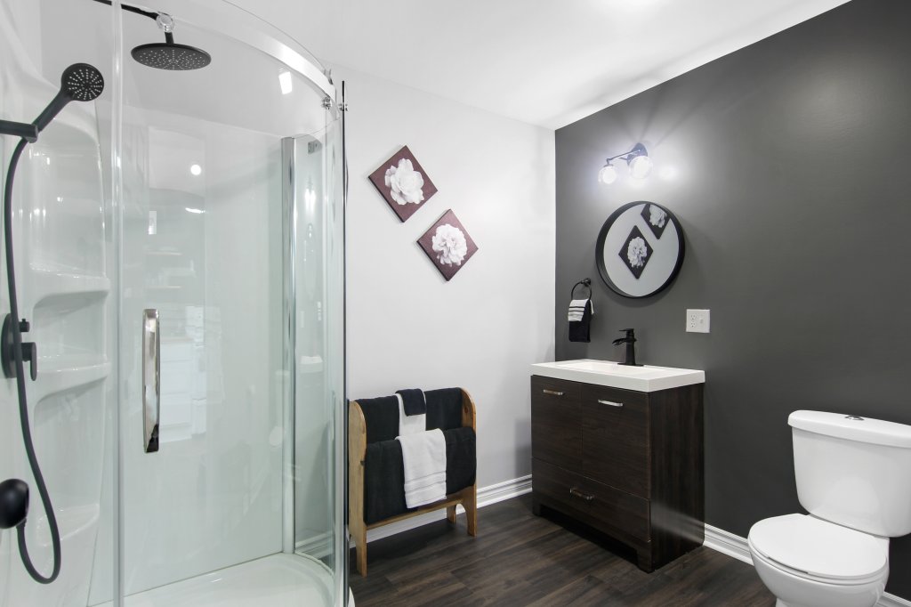 Executive Suite Bathroom | We Offer Something For Everyone At Briarwood | Image #5/10 | 