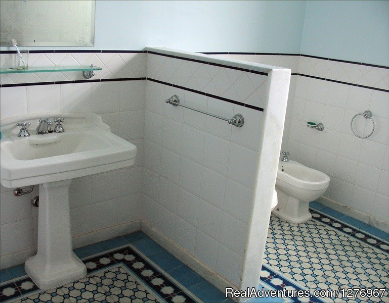 Main Bathroom | Luxury house with pool in Rio de Janeiro | Image #9/9 | 
