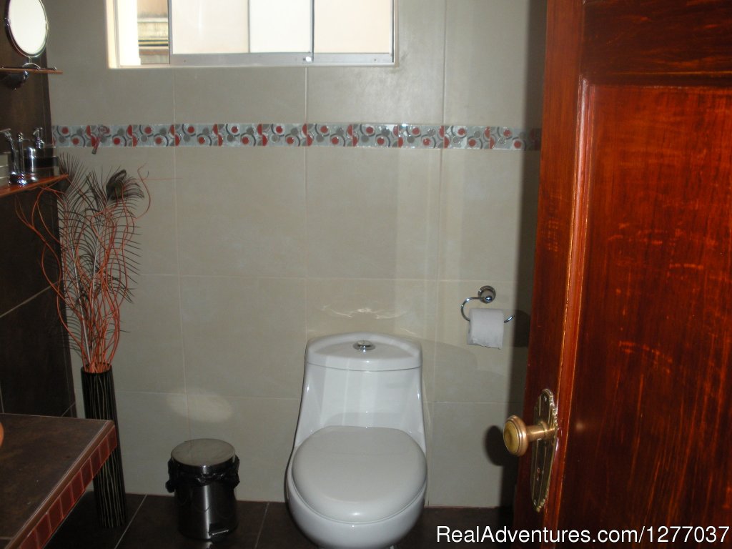 Main Bathroom | Furnished Apartment For Rent Lima Peru | Image #9/14 | 