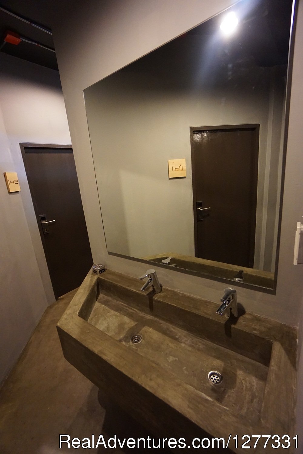 Shared Bathrooms | Loftel 22-Boutique hostel in China town-Hualampong | Image #12/19 | 