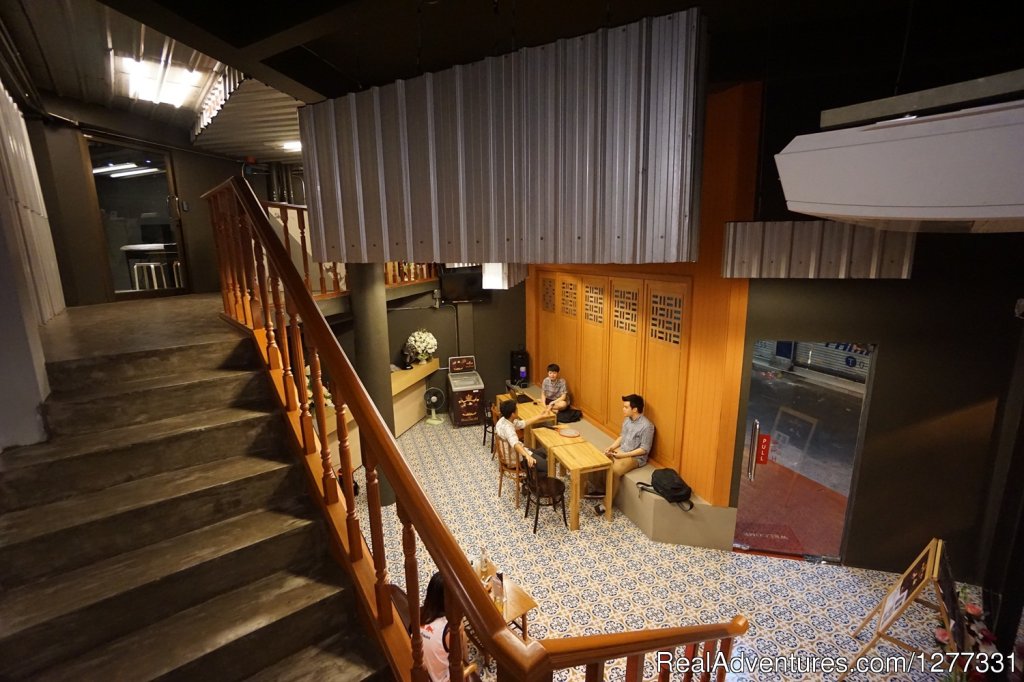 Cafe & Bar | Loftel 22-Boutique hostel in China town-Hualampong | Image #3/19 | 