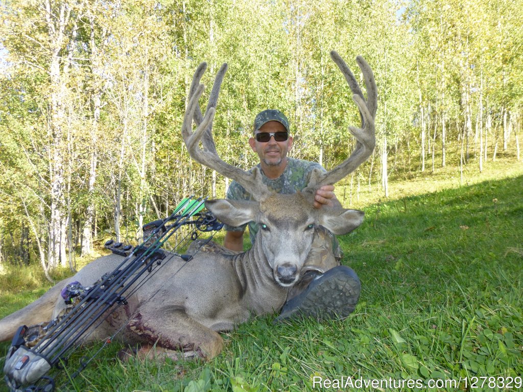 Archery Mule Deer Hunting Alberta | Double Diamond Wilderness Hunts Ltd. | Image #12/21 | 