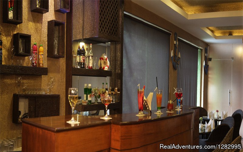 Bar | Aamari Resorts | Image #2/21 | 