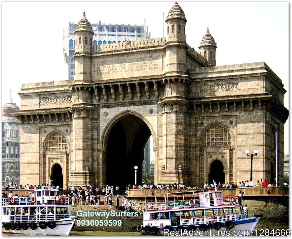 Wedding Anniversary plans on Yacht for family | Gateway of India yacht charters in Mumbai | Image #2/3 | 