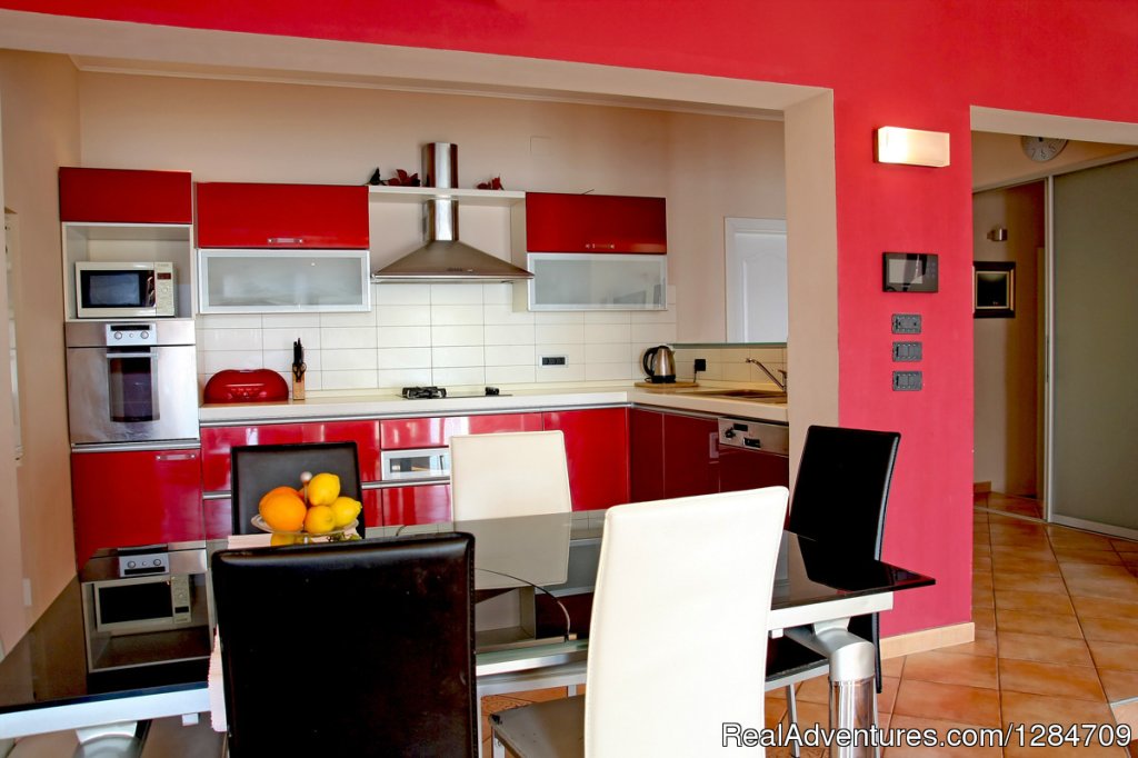 Kitchen | Luxury Beach House in Podstrana | Image #3/8 | 